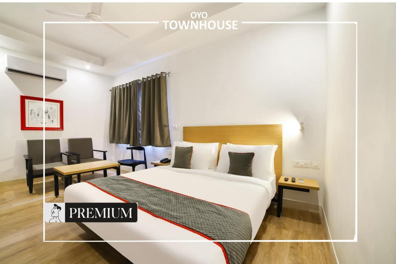 Oyo Townhouse 120 Shushant Lok Gurgaon Bagian luar foto