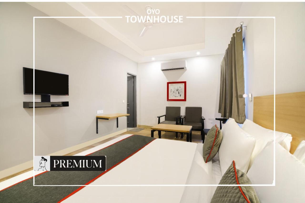 Oyo Townhouse 120 Shushant Lok Gurgaon Bagian luar foto
