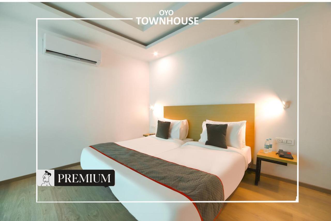 Oyo Townhouse 120 Shushant Lok Gurgaon Bagian luar foto