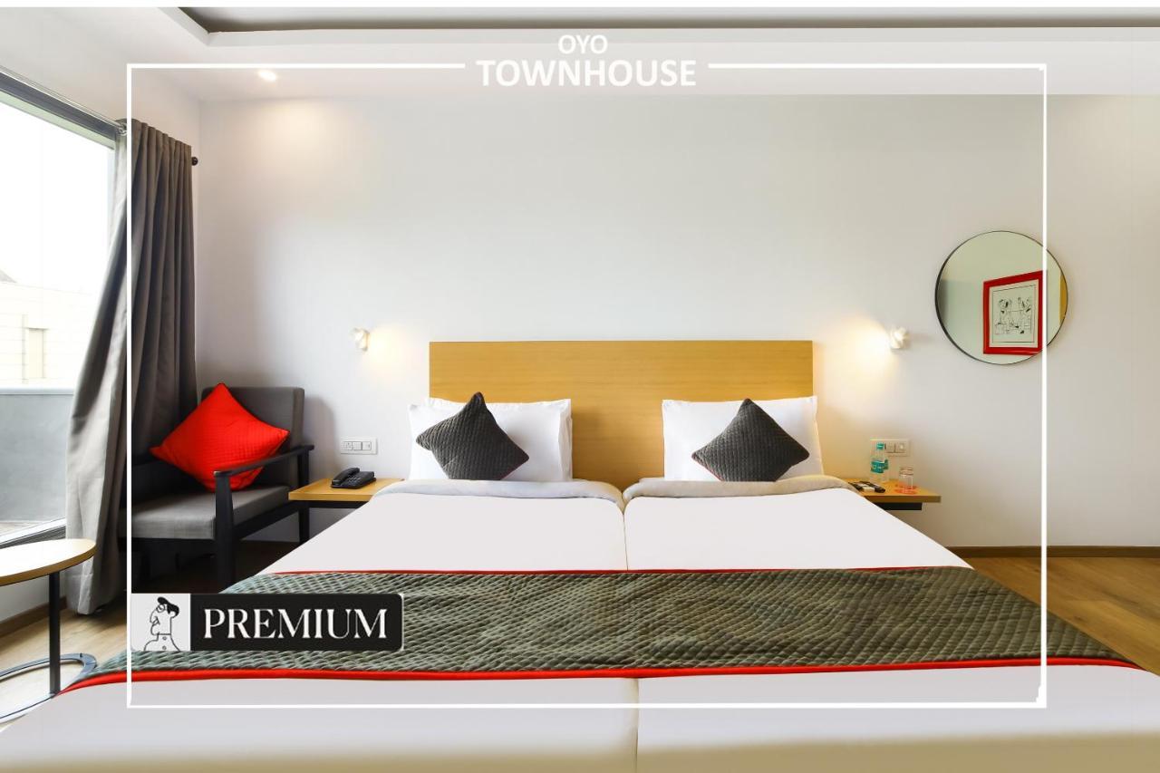 Oyo Townhouse 120 Shushant Lok Gurgaon Bagian luar foto