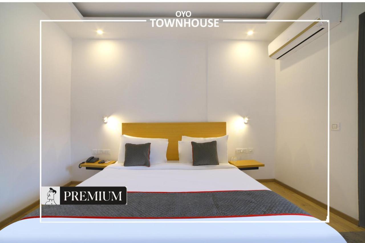 Oyo Townhouse 120 Shushant Lok Gurgaon Bagian luar foto