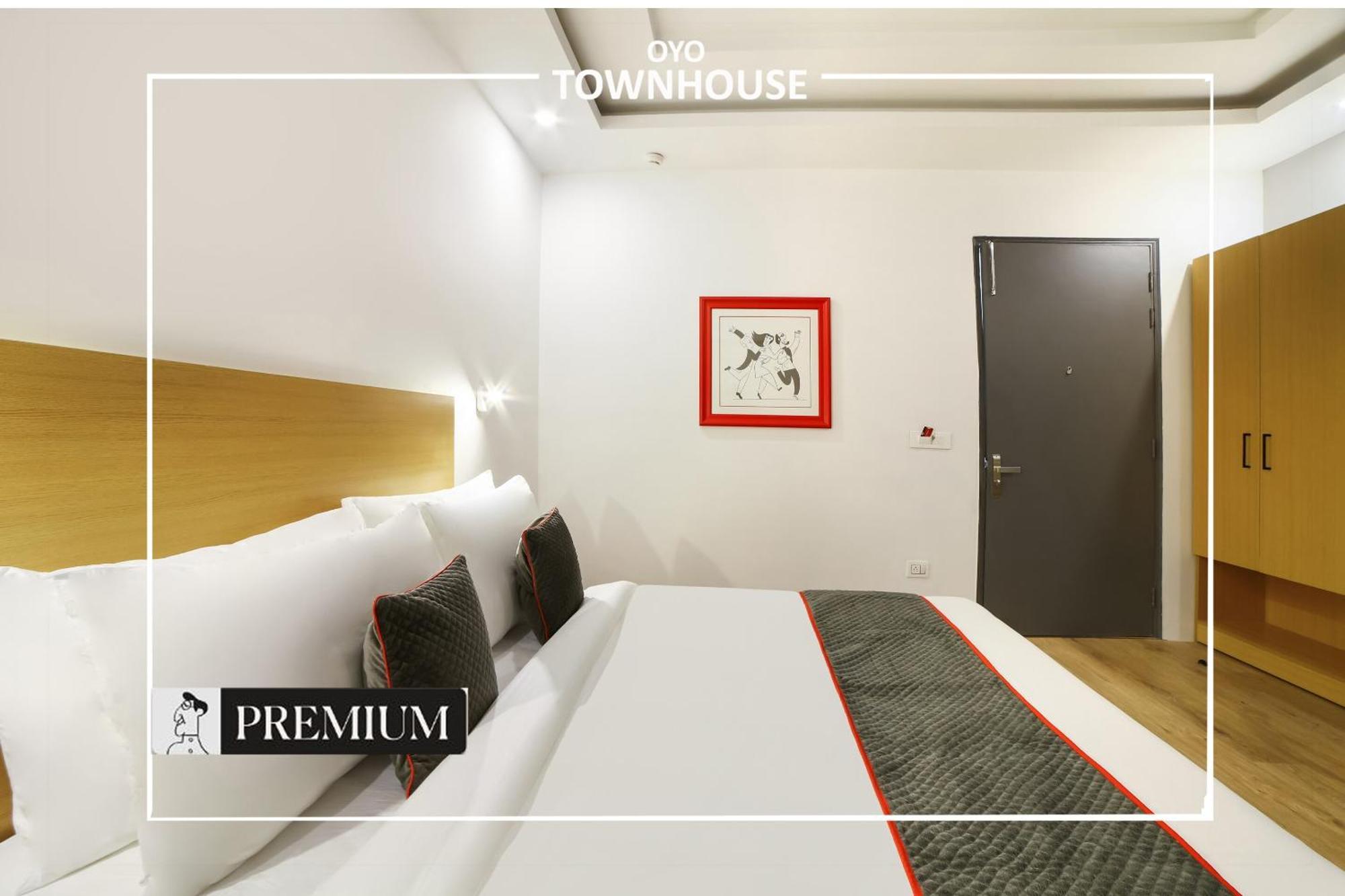 Oyo Townhouse 120 Shushant Lok Gurgaon Bagian luar foto