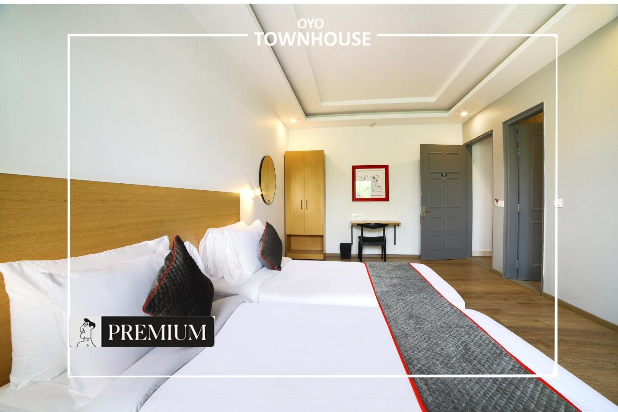 Oyo Townhouse 120 Shushant Lok Gurgaon Bagian luar foto