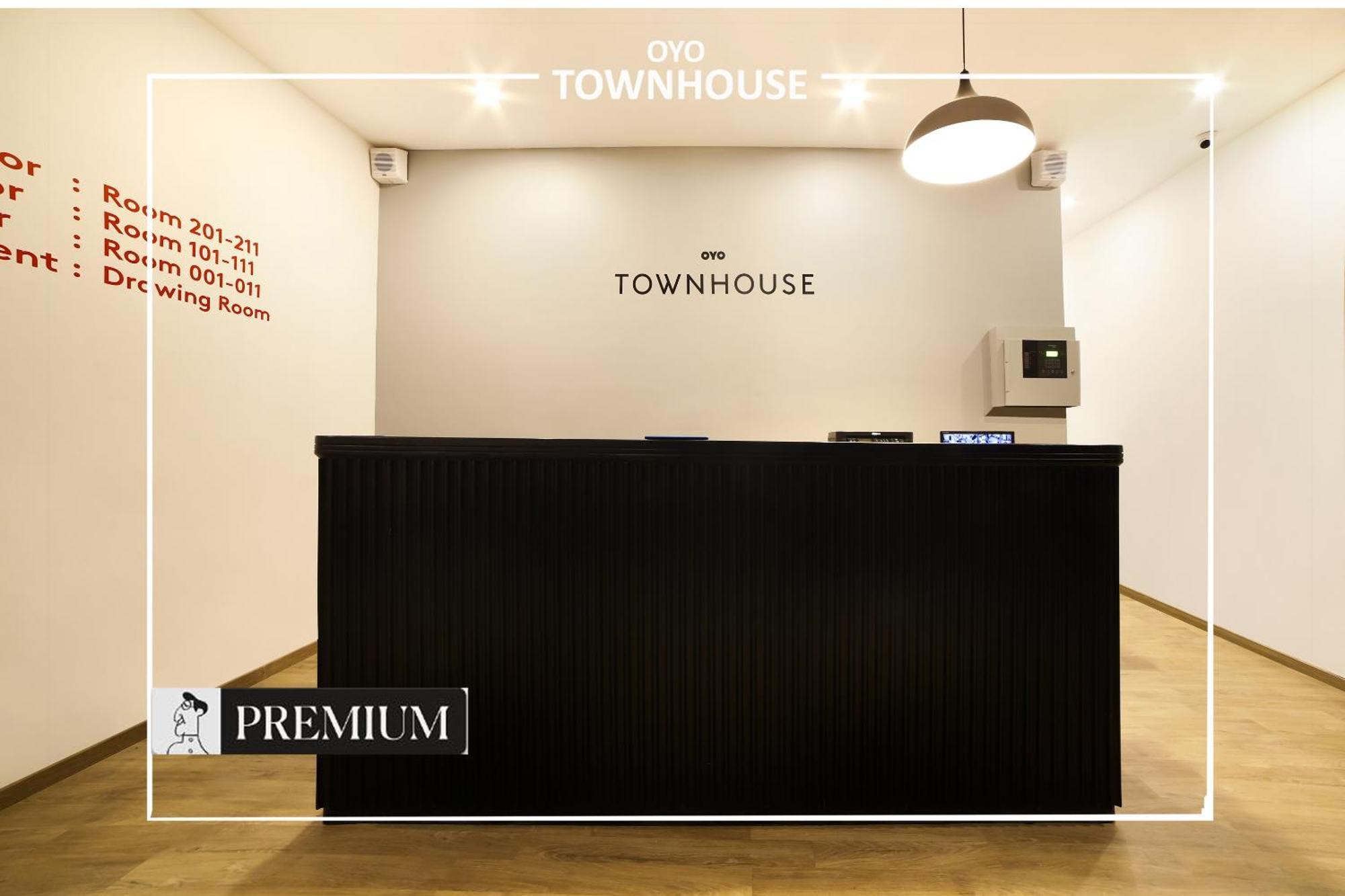 Oyo Townhouse 120 Shushant Lok Gurgaon Bagian luar foto