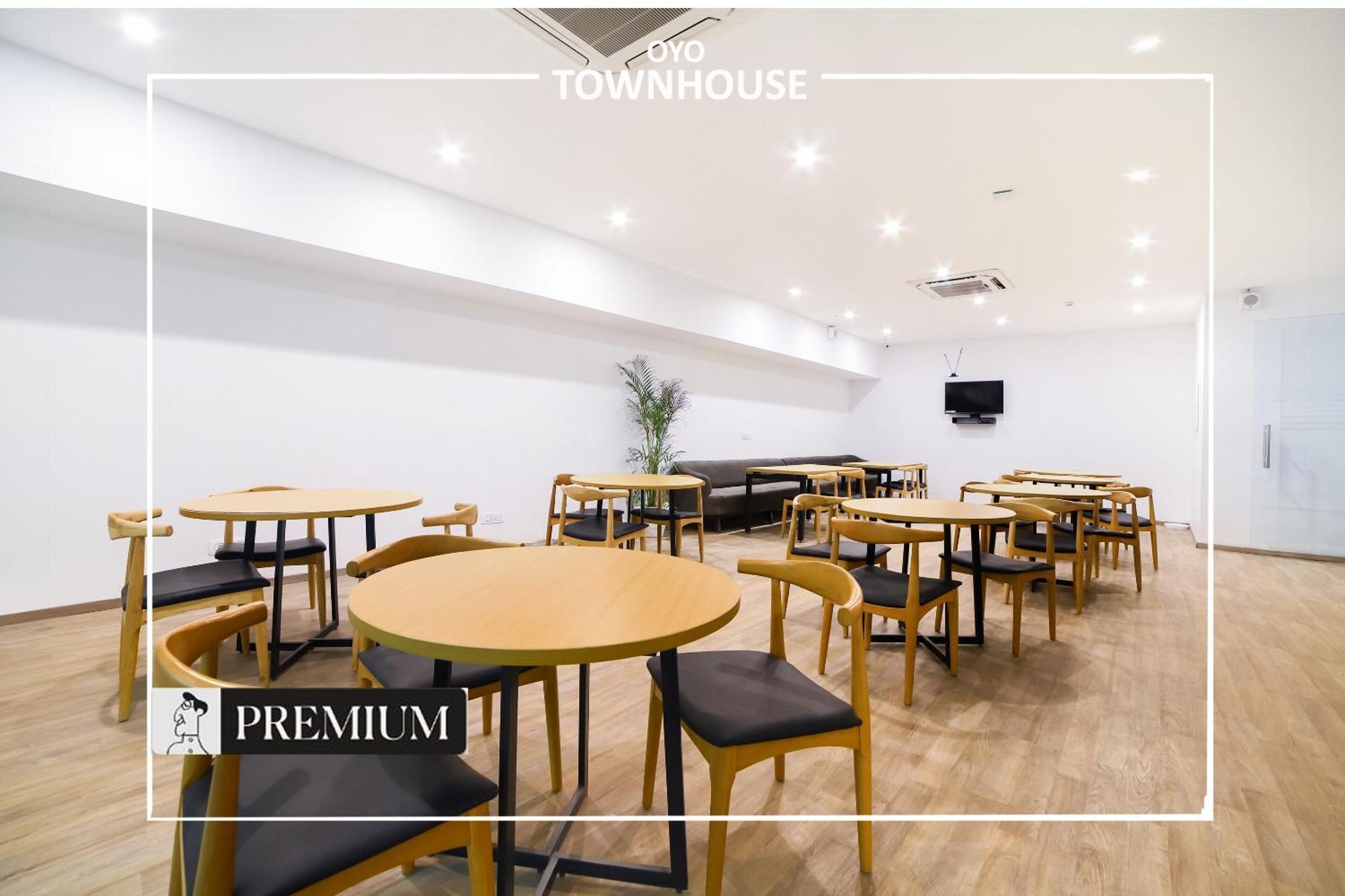 Oyo Townhouse 120 Shushant Lok Gurgaon Bagian luar foto